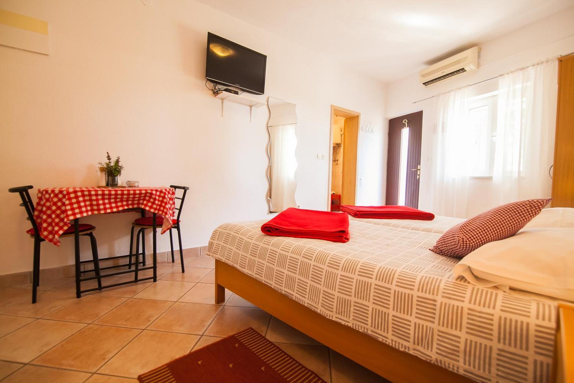 Old Town Accommodation Bol Esterno foto
