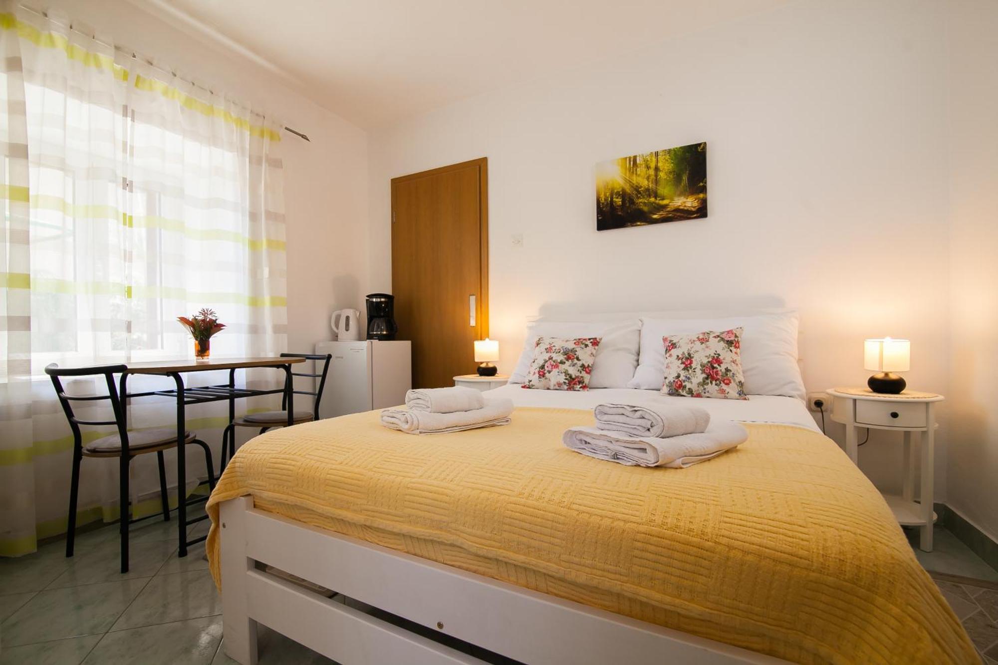 Old Town Accommodation Bol Esterno foto